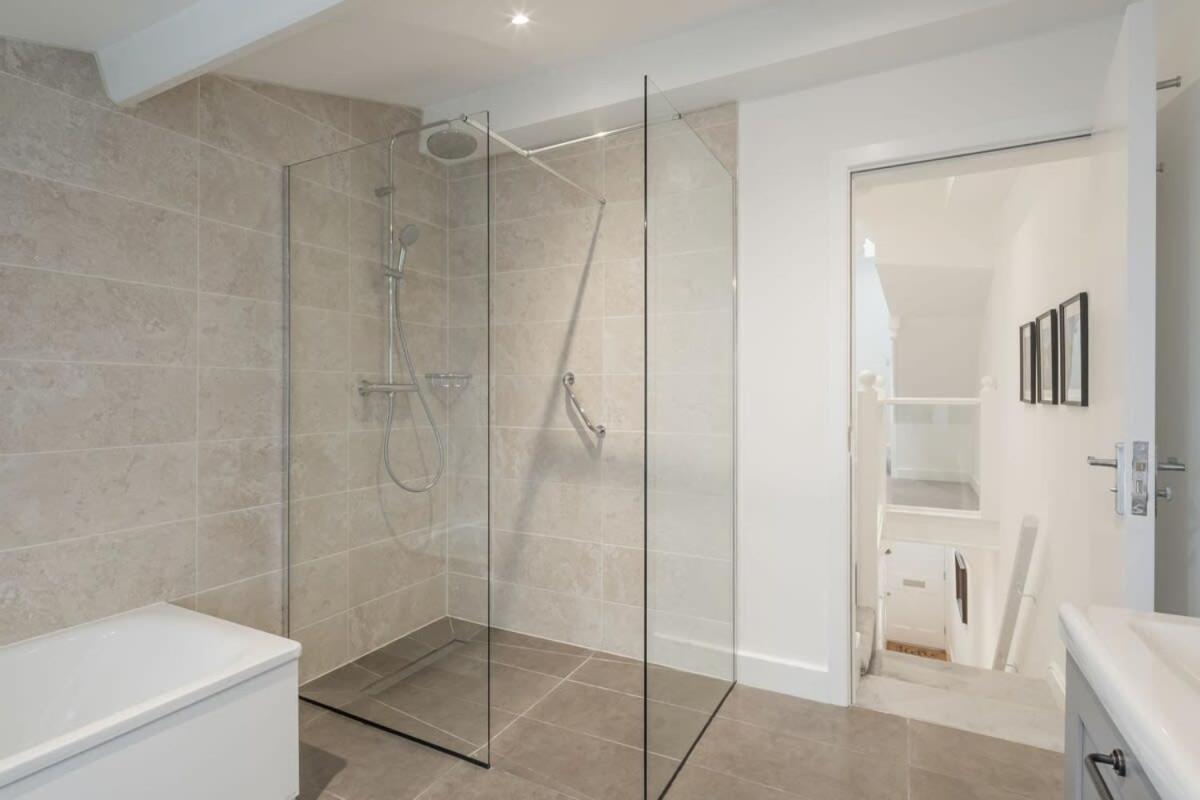 Refurbished High Spec Central Family Home CBG Exterior foto